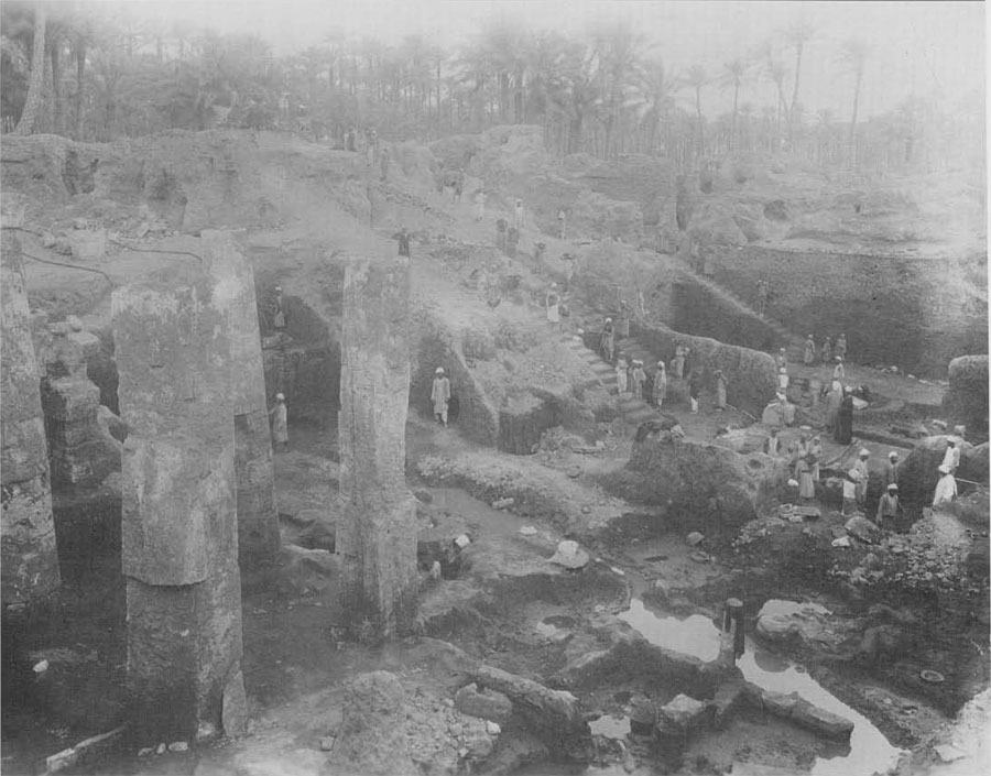 General view showing columns of Merenptah's palace completely cleared (1915).