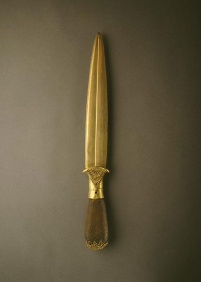 Gold dagger with studs in the pommel.