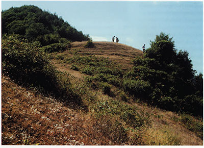 Two people standing on a hill, surveying the Oren tepe site.