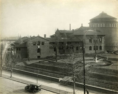 The Penn Museum building and Pepper Garden, ca. 1924. The garden was demolished in 1959 to make way for 33rd Street. UPM image #180946.