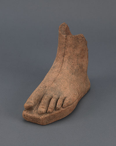 Small votive terracotta left foot.