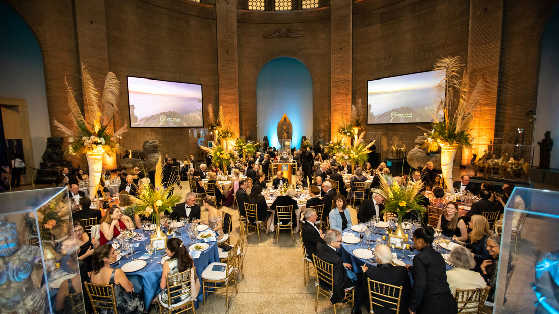 Gala attendees seated at dinner tables in the Rotunda.