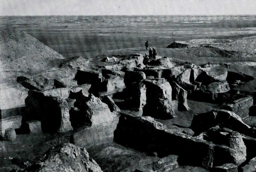Excavations of the scribe buildings, the desert in the background.