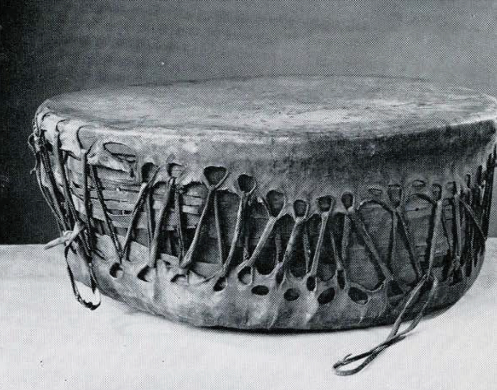 Side view of a round frame drum.