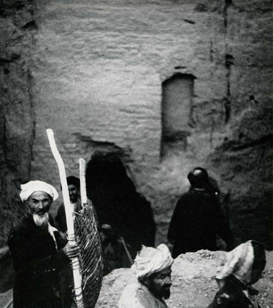 Workmen by the city wall of Balkh.