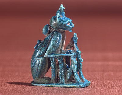 A blue faience cat with kittens.