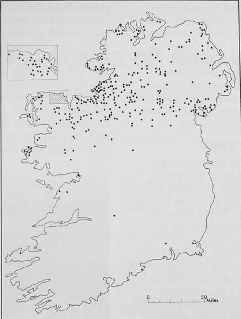 Map of Ireland with dots representing court-tomb locations.