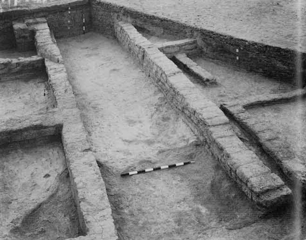 Excavated section of an alley between two houses showing the width of house walls.
